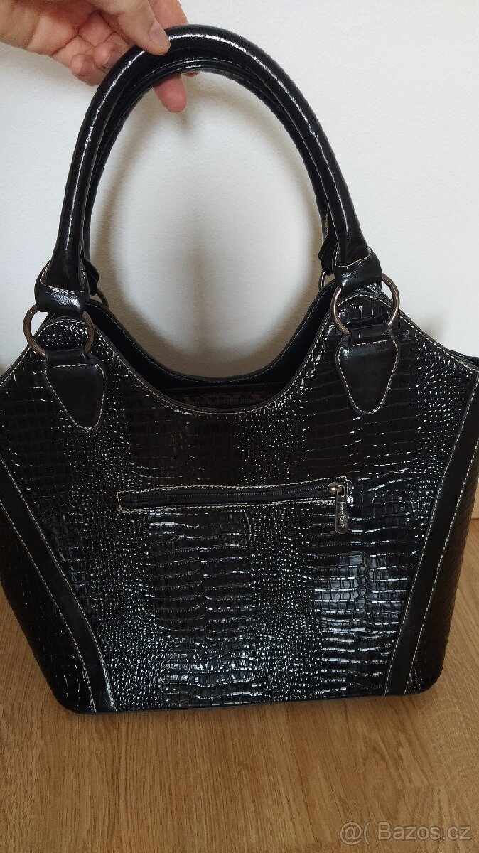 Kabelka černá lesklá značka Jenny Fairy - 2
