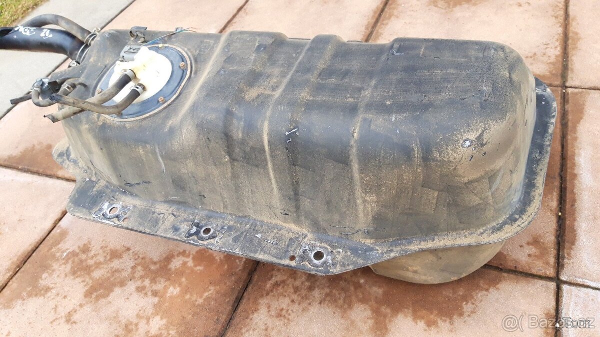 Nissan Terrano 2 – Nádrž - 2