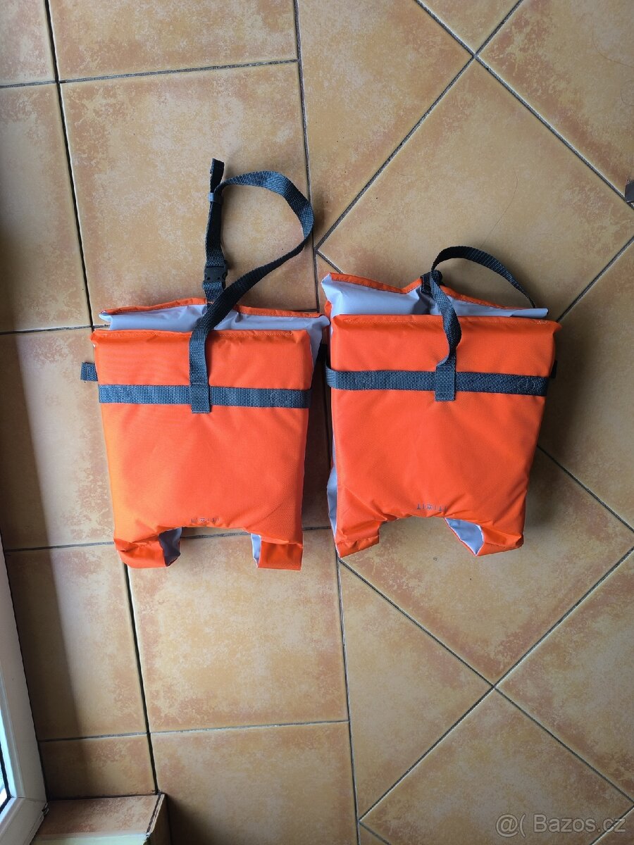 Dětská záchranná vesta z Decathlon - 2