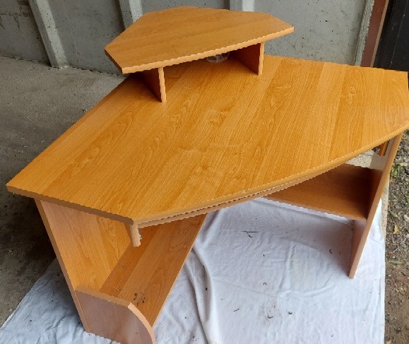 Pracovní stůl (na PC) - 2