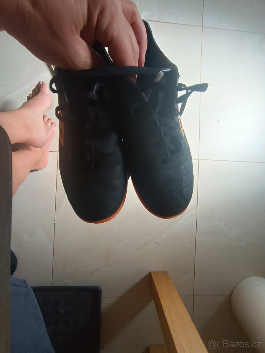 Sálovky Umbro vel.34 - 2