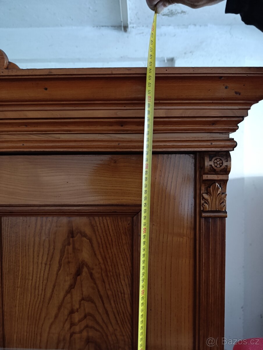 Starožitná šatní skříň - 2
