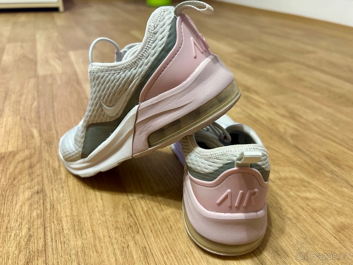 Kecky NIKE AIR MAX MOTION vel. 33.5 - 2