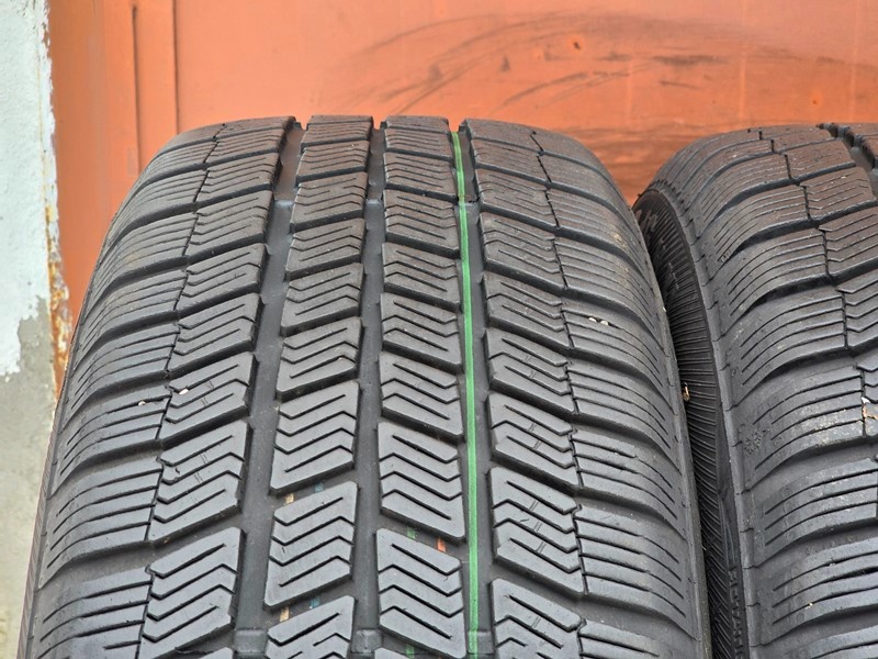 Zimní Barum 215/60/16 XL - 2