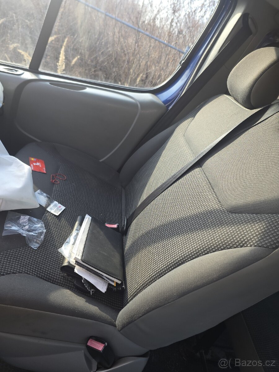 Opel Vivaro Bus 2009 náhradní díly - 2