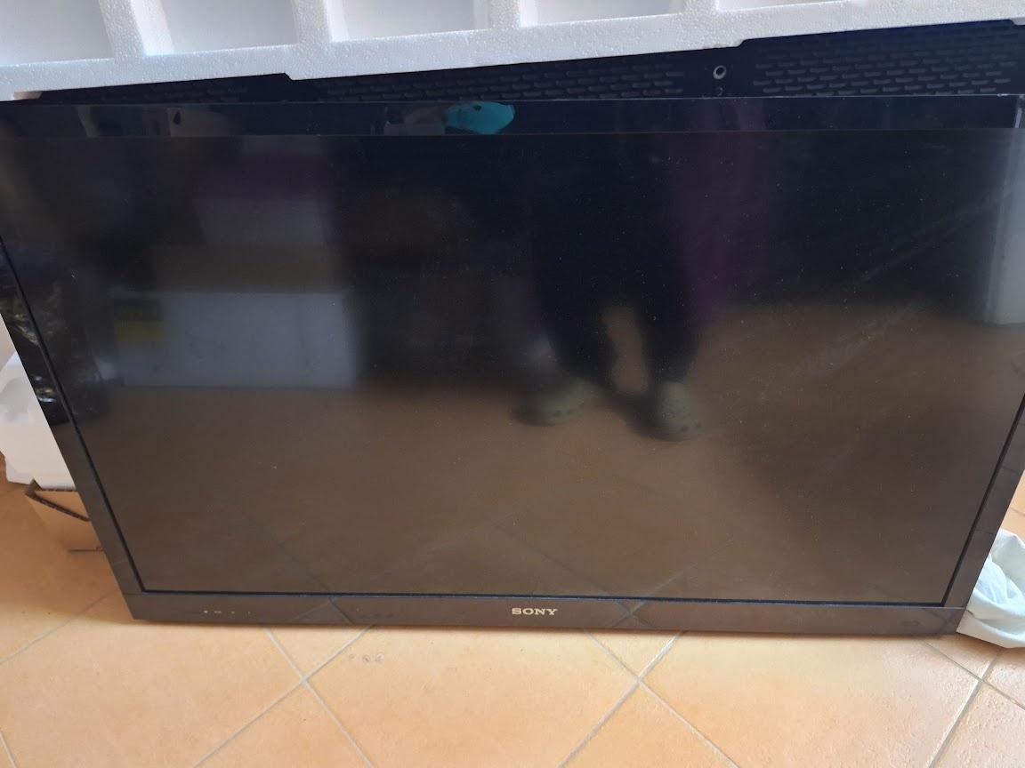 46" Sony Bravia KDL-46EX720 - 2
