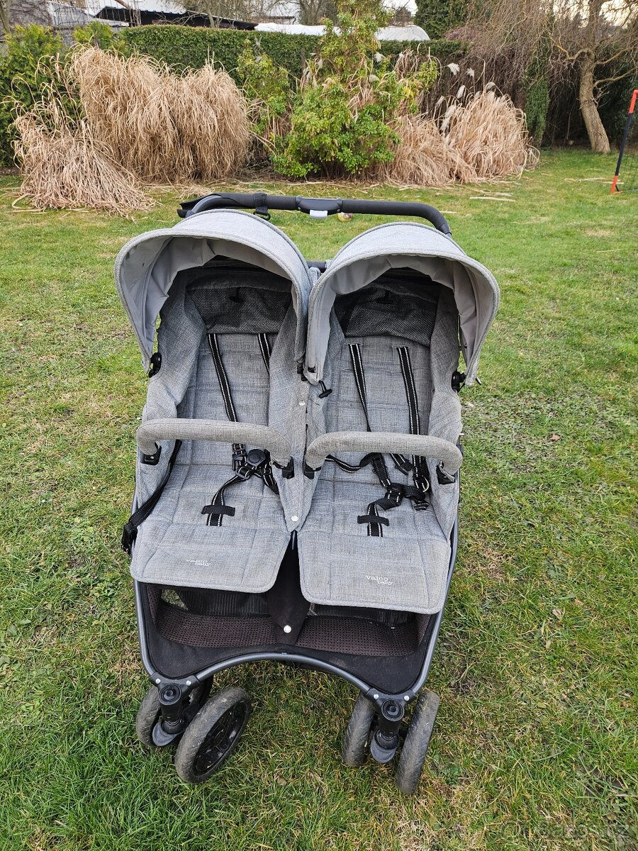 Kočárek pro dvojčata - 2