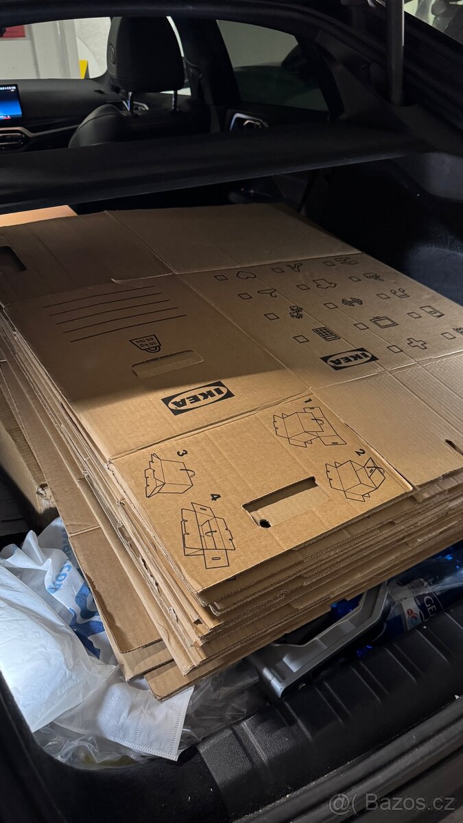 kartonový boxy a tašky IKEA na stěhování - 2