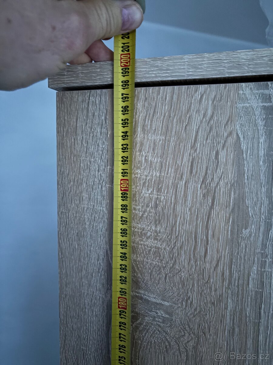 Šatní skříň - 2