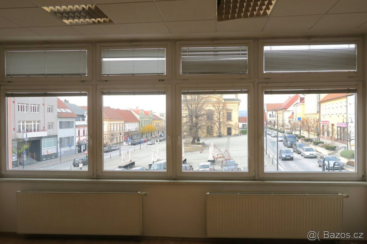 KANCELÁŘ / OBCHOD - UHERSKÝ BROD CENTRUM - 2