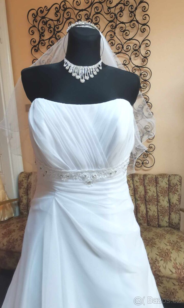 SVATEBNÍ ŠATY S VLEČKOU vel.38/40 - 2