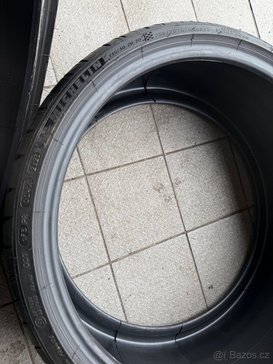 Michelin 235/30R20 - 2
