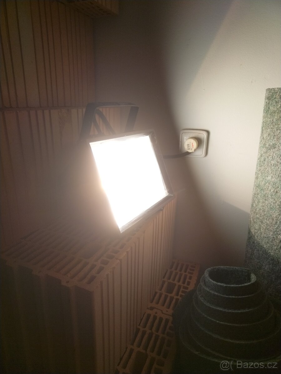 Halogenove svitidlo - 2