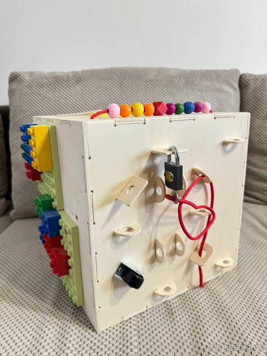 Dřevěný activity board - 2