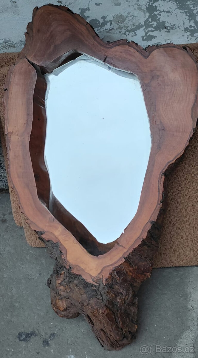Zrcadlo v samorostu - 2