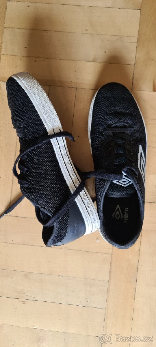 Chlapecké tenisky Umbro vel. 40,5 - 2