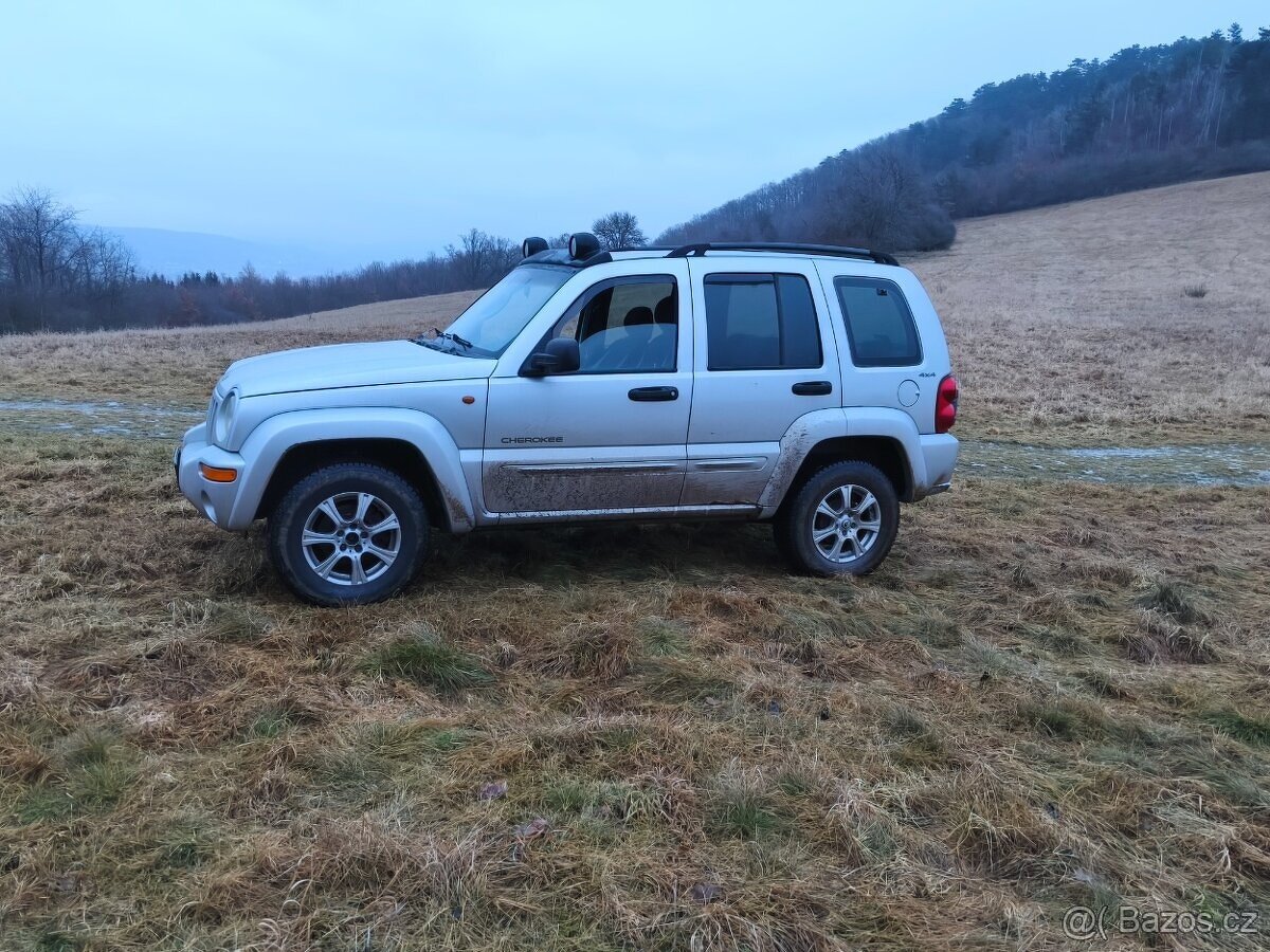Jeep Cherokee Benzin KJ 3.7 4x4 - 2