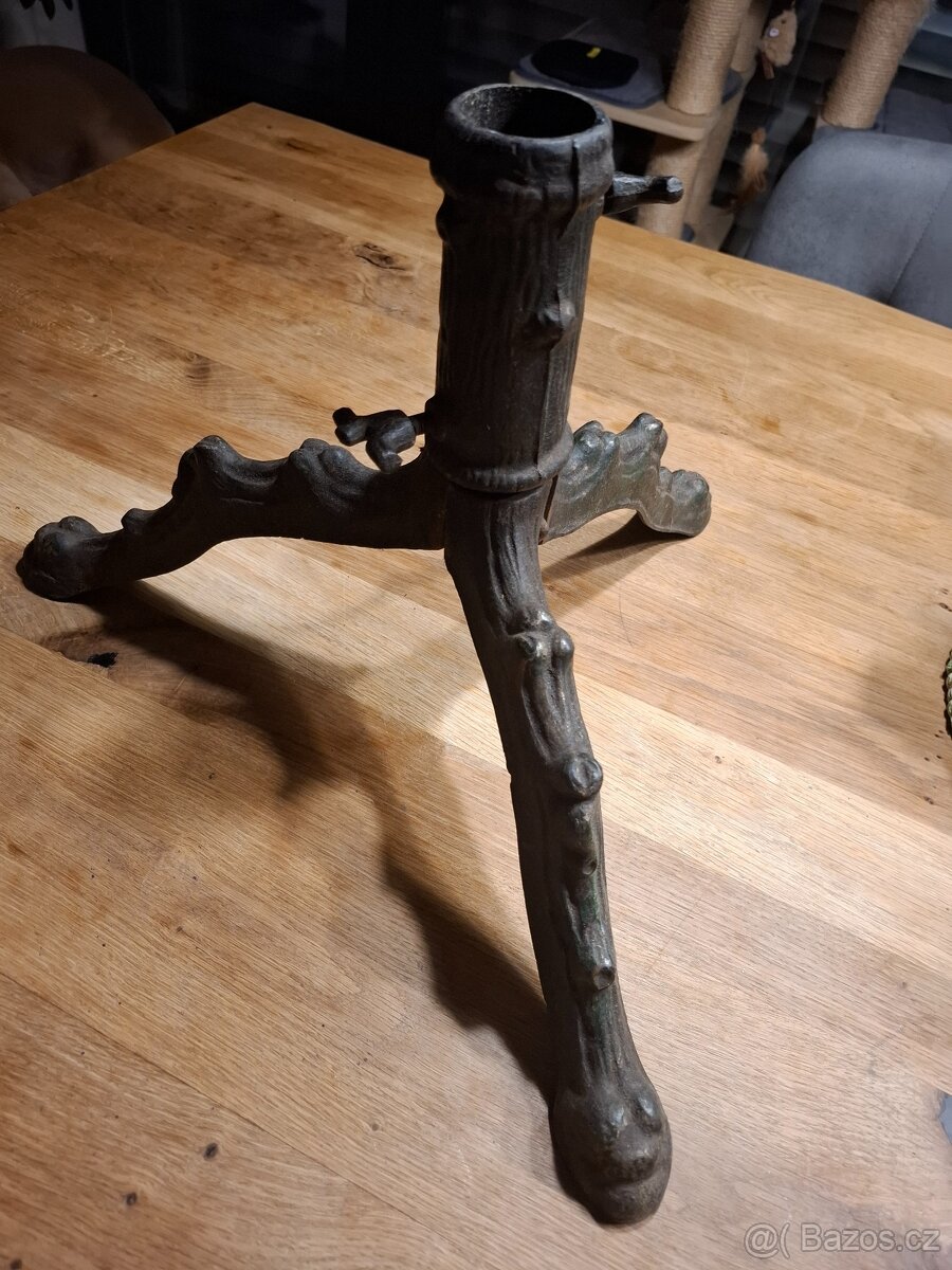 Litinový stojan na stromeček - 2