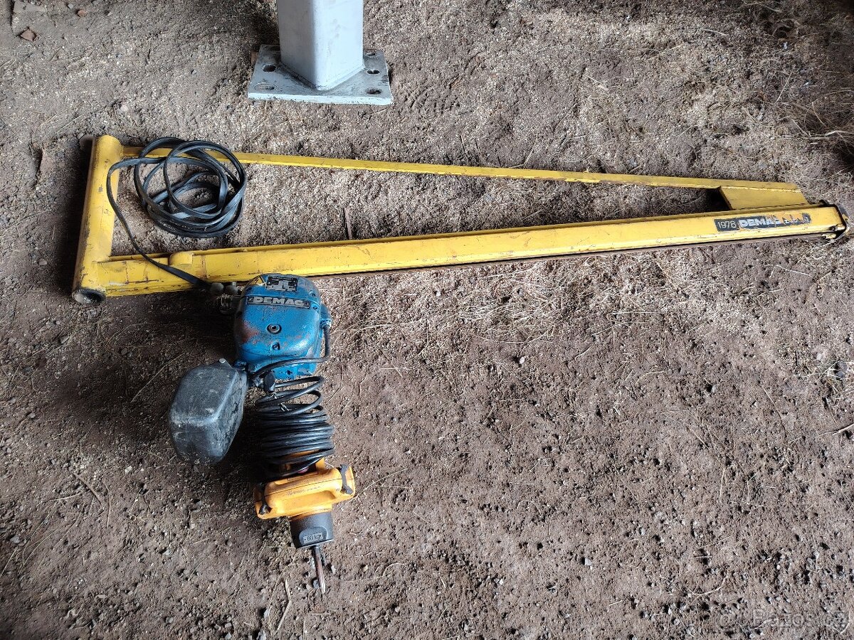 Sloupový otočný dílenský jeřáb - 2