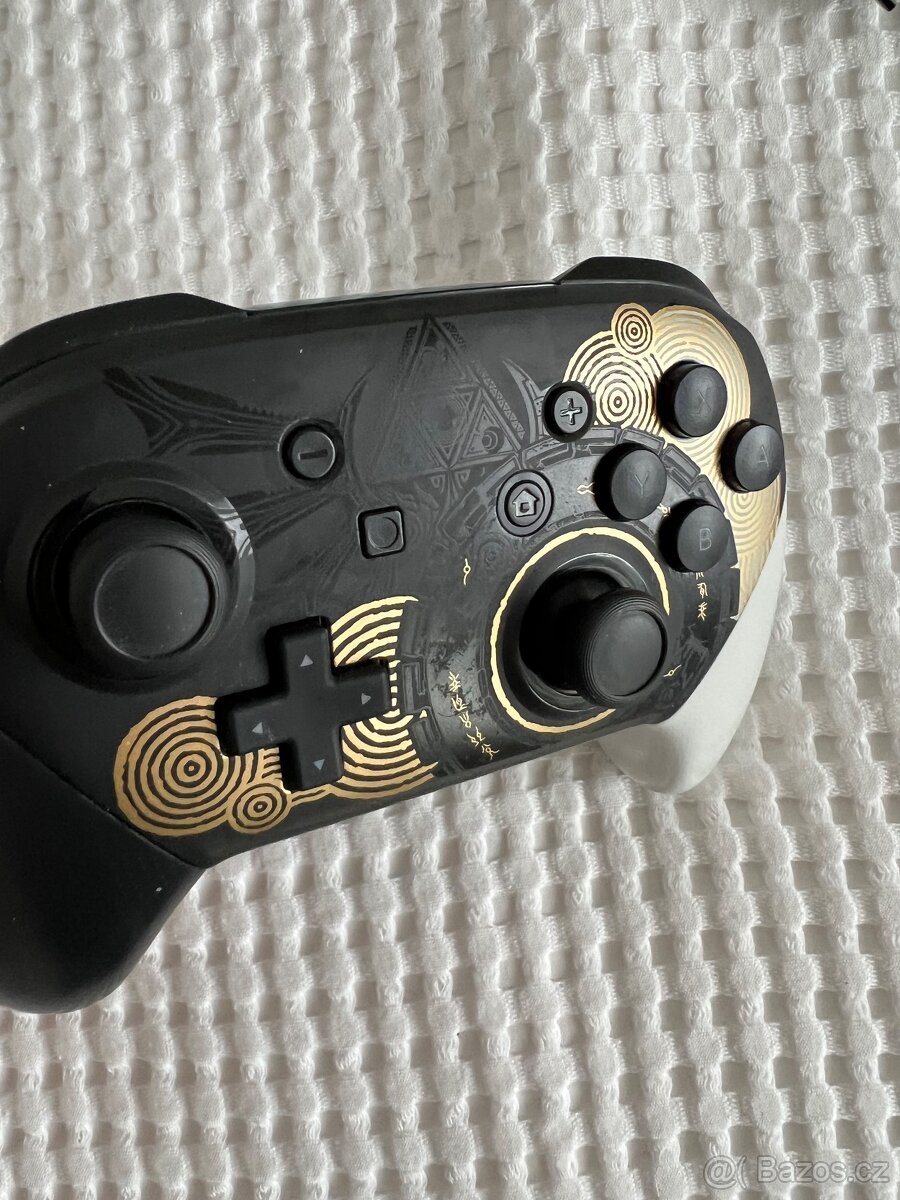 Nintendo Switch pro controller original Zelda - 2