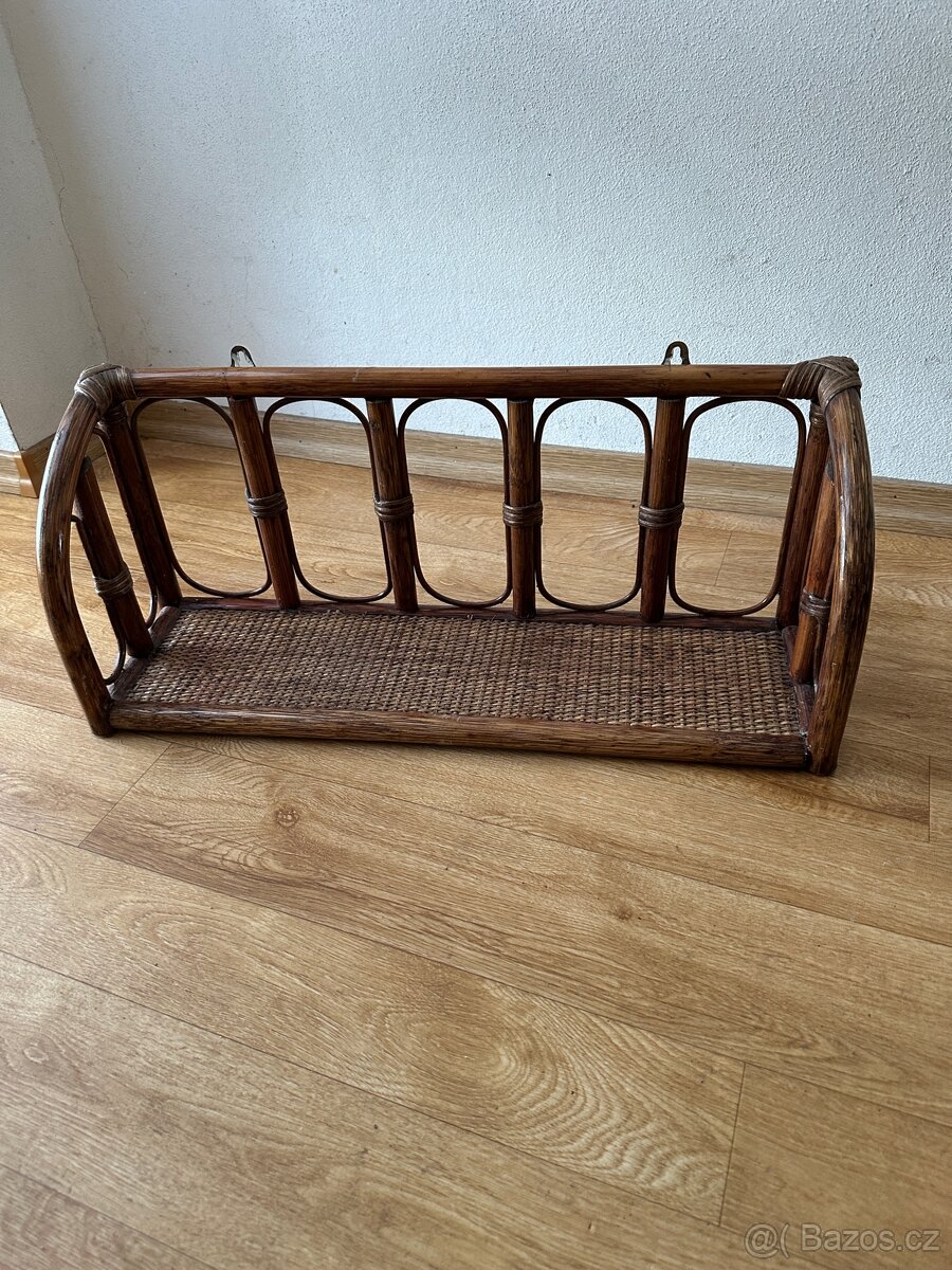 Ratanová police - 2