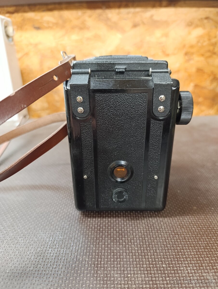 Starý sovětský fotoaparát Lubitel 2 - 2