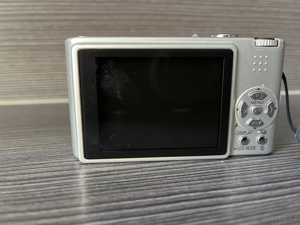 Panasonic Lumix DMC-FX3 - 2