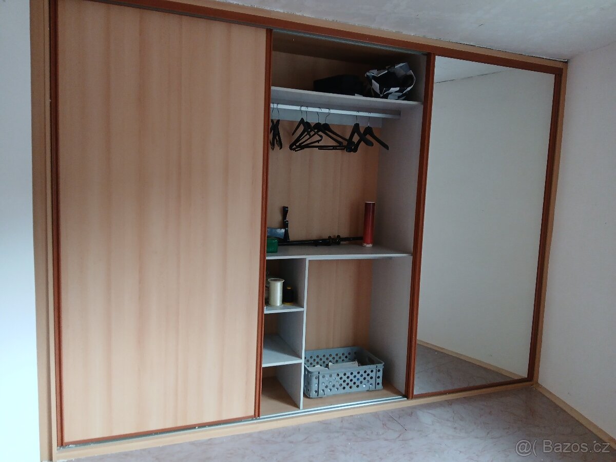 Vestavěná skříň - 2