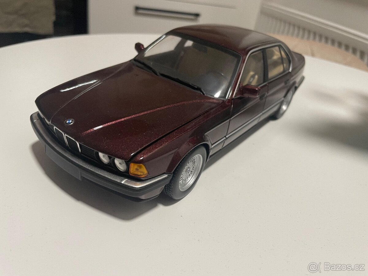 BMW E32 730i 1:18 Minichamps - 2