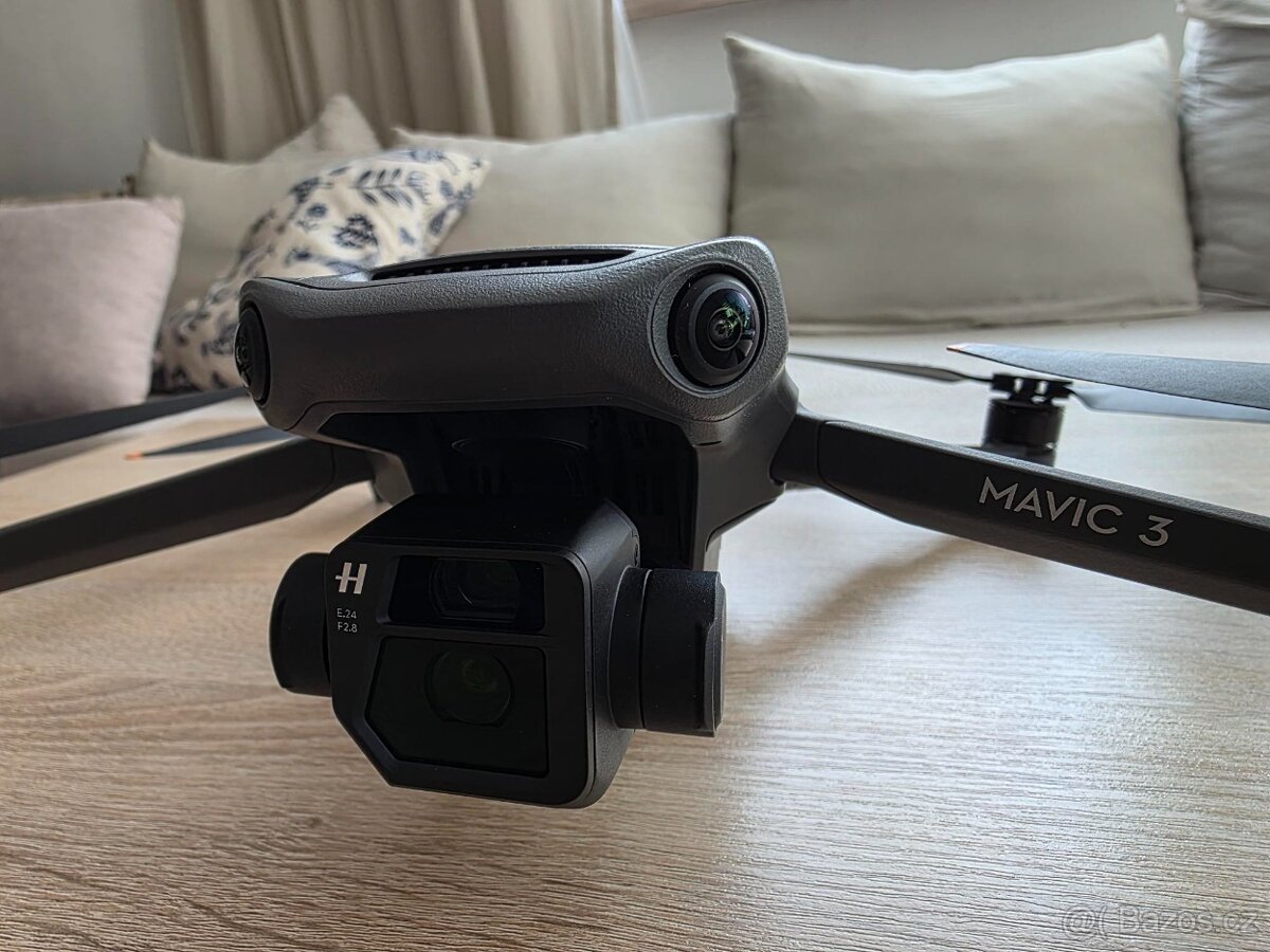 DJI Mavic 3 Fly More Combo - 2