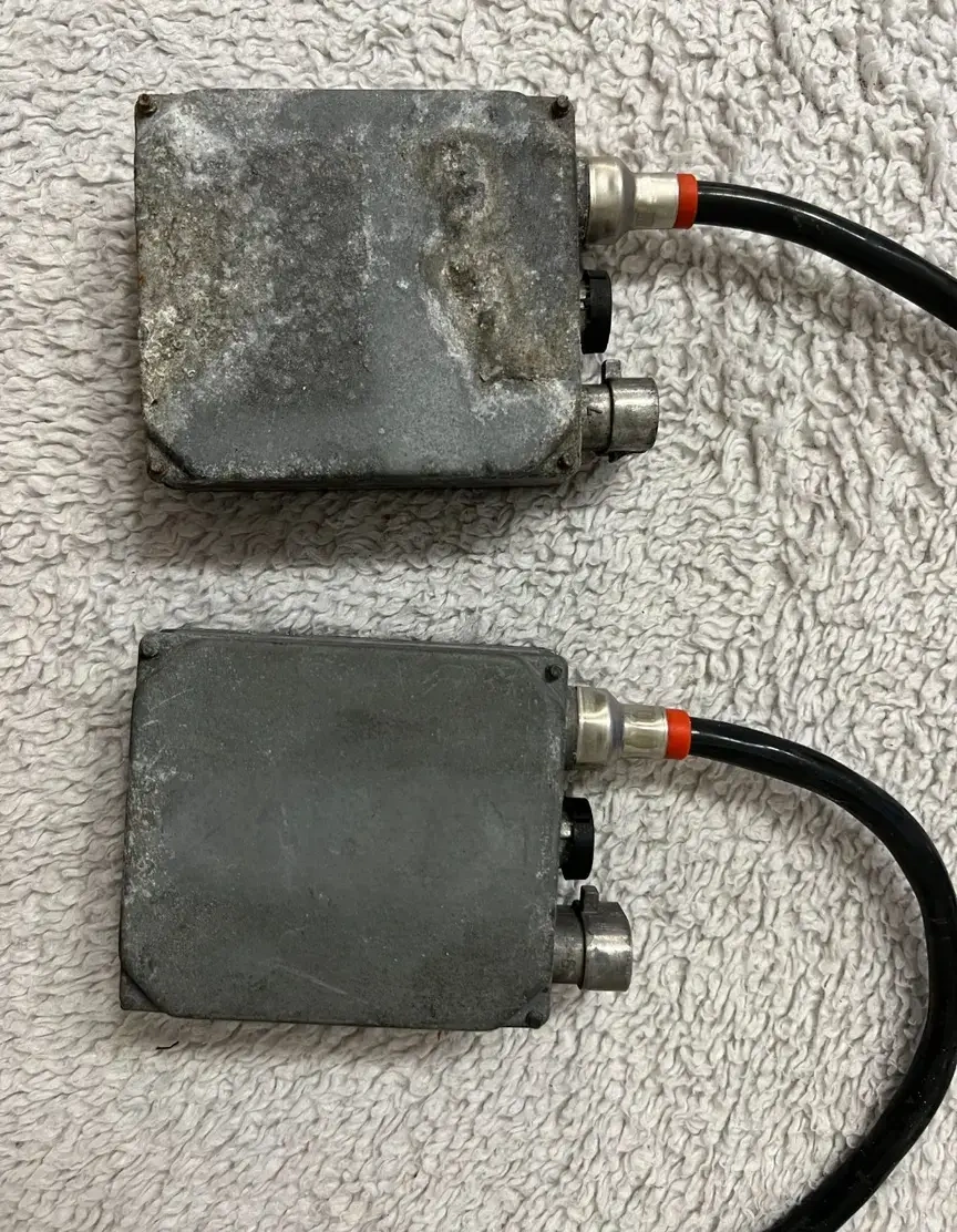 BMW E39 Xenon startéry a výbojky - 2