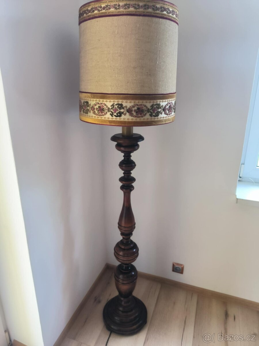 Dřevěná stojací lampa - 2