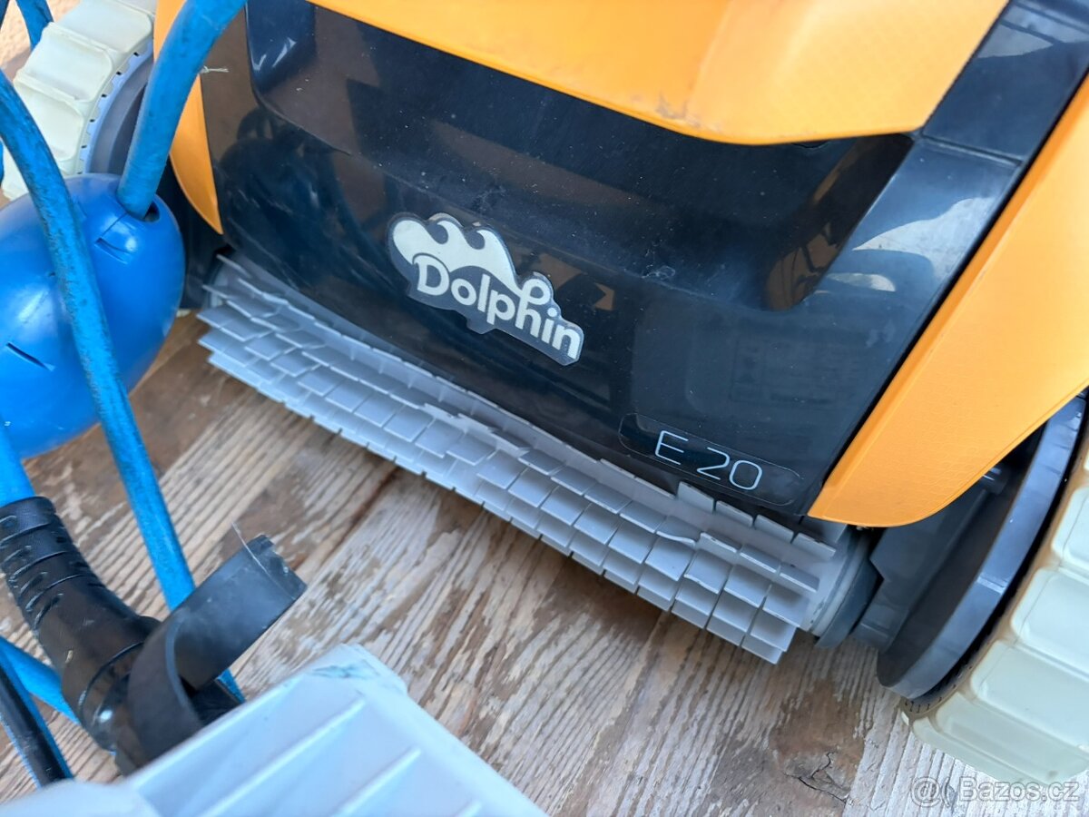 Bazénový robotický vysavač Dolphin E20 - 2
