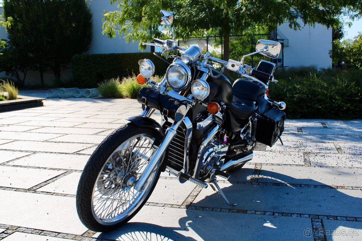 Suzuki Intruder VS 800 - 2