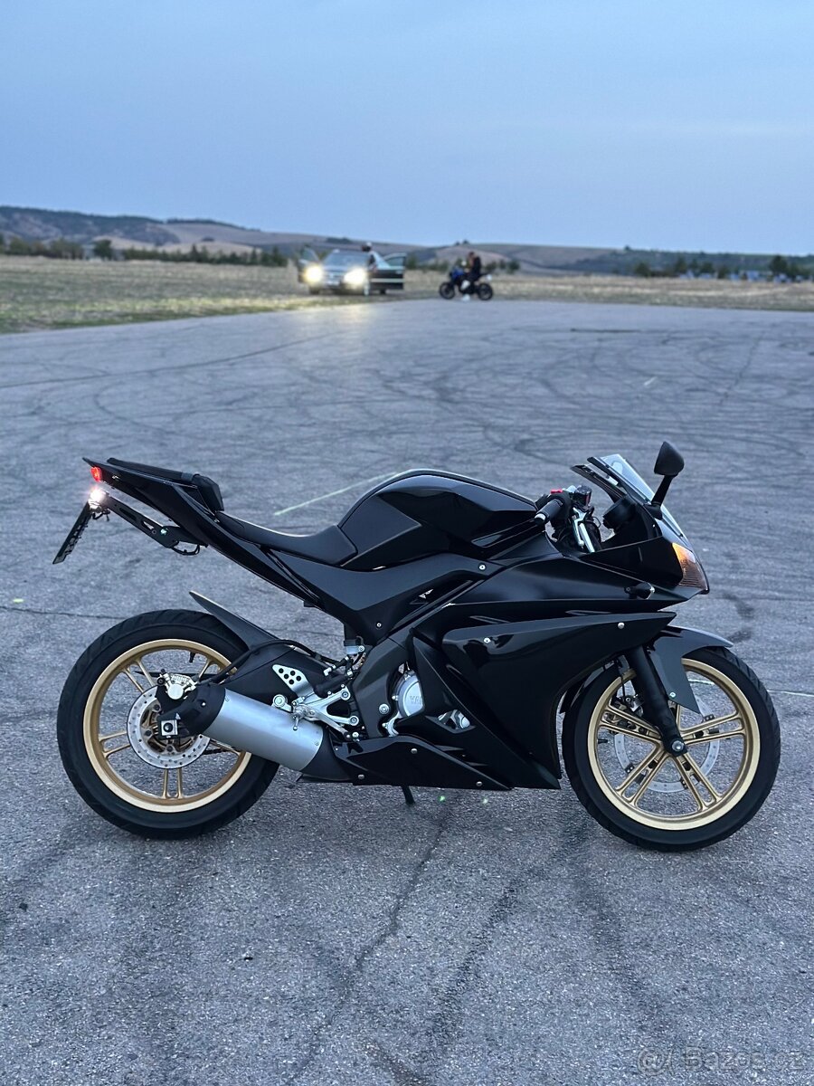 YAMAHA YZF-125R 2010 - 2