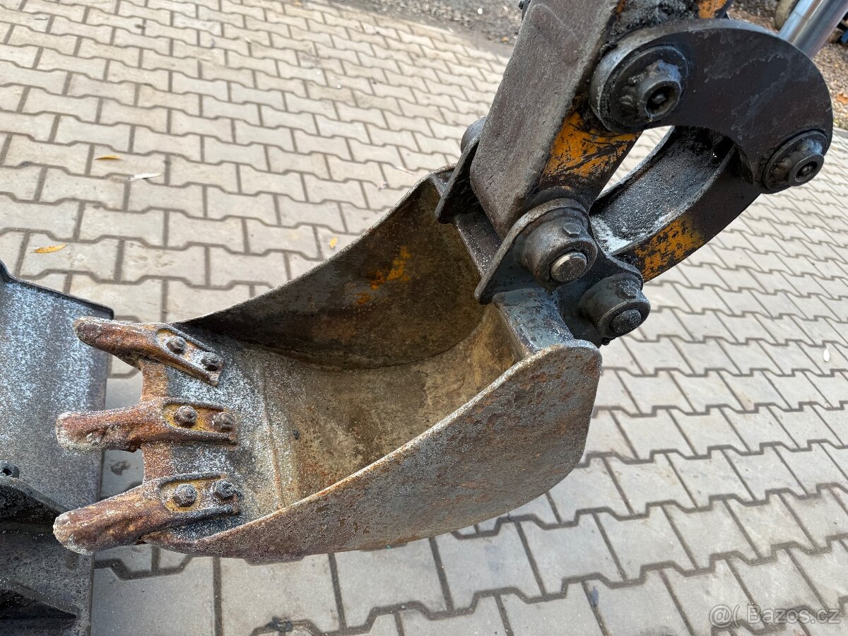 Hanix H15 minibagr 1,5T + 3x lžíce - 2