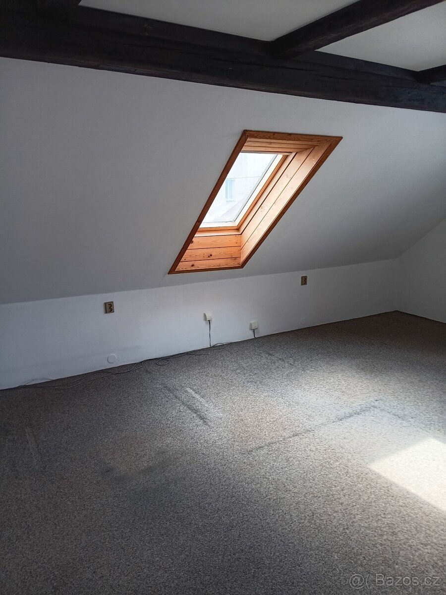 pronájem kanceláře v centru Nové Paky u autobusového nádraží - 2