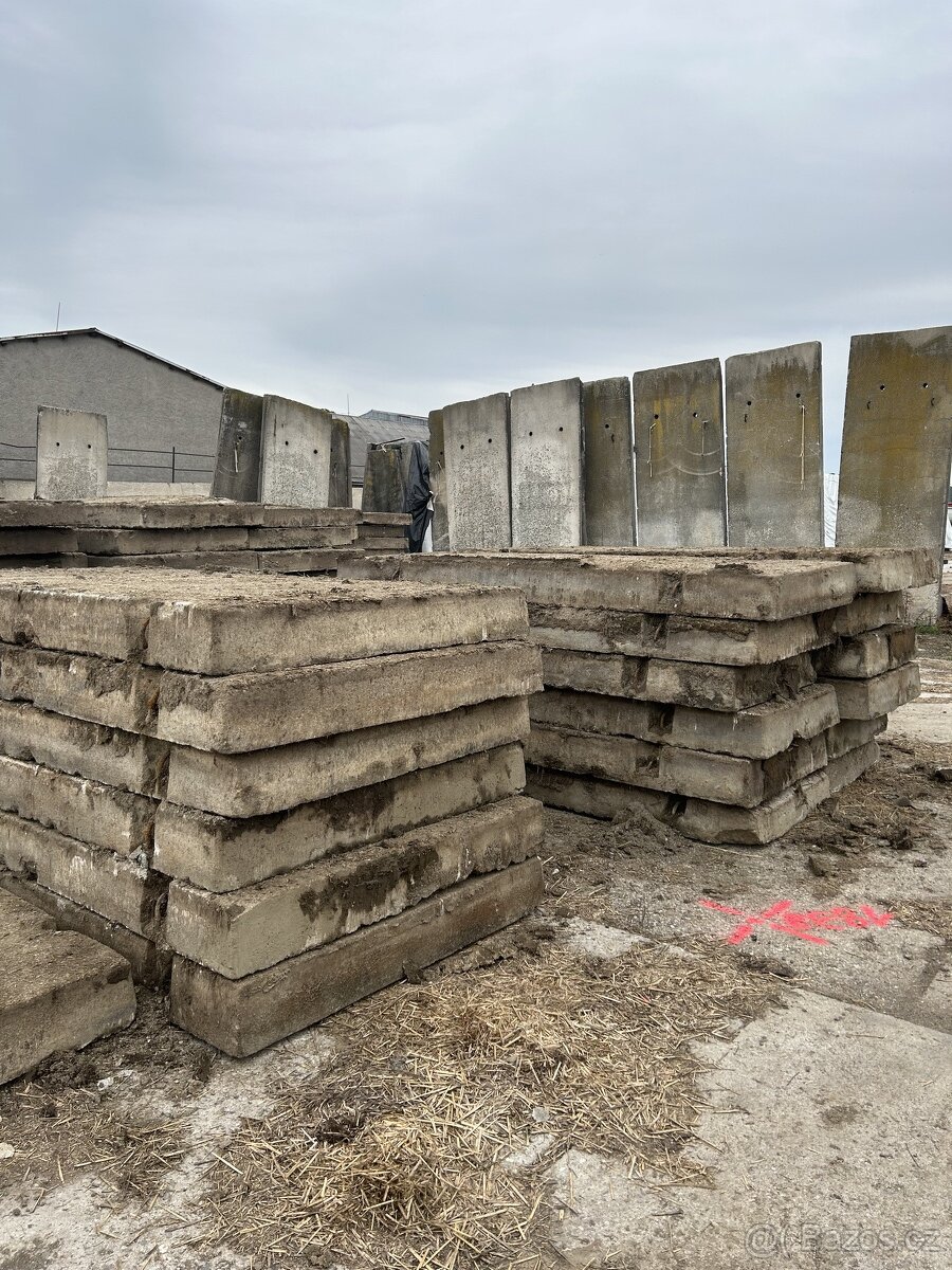 Prodám silniční panely 300x100x15 - použité - 2