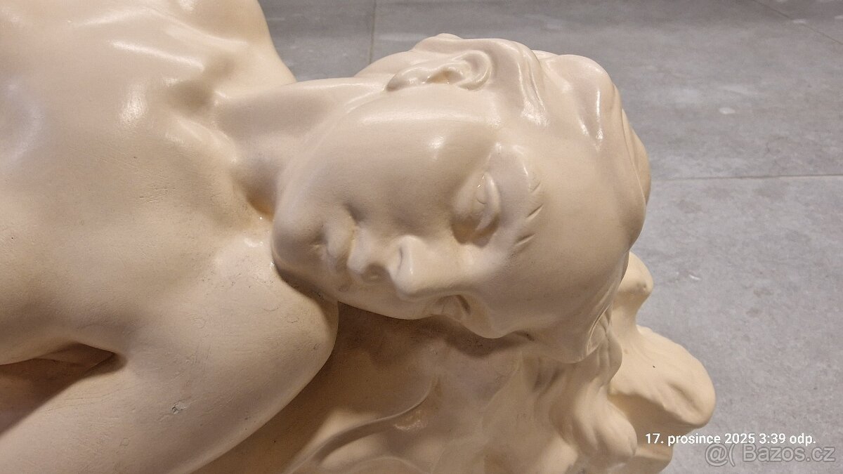 Plastika, akt dívky - ak. soch. Josef Štýbr - 2