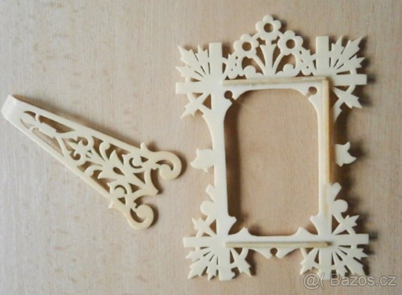 Vyřezávaný starožitný rámeček - 2