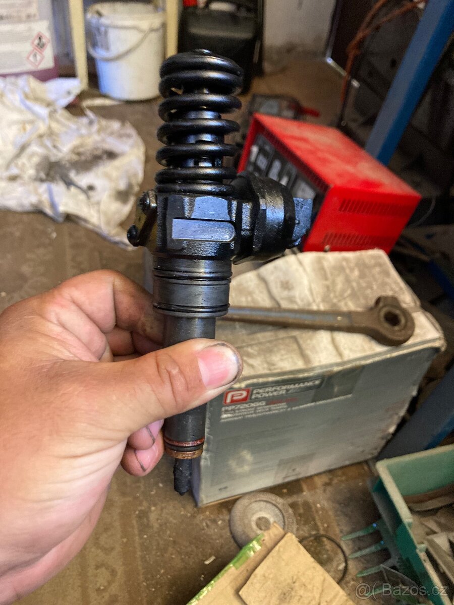 Střiky W golf 1,9 tdi 77 kw - 2