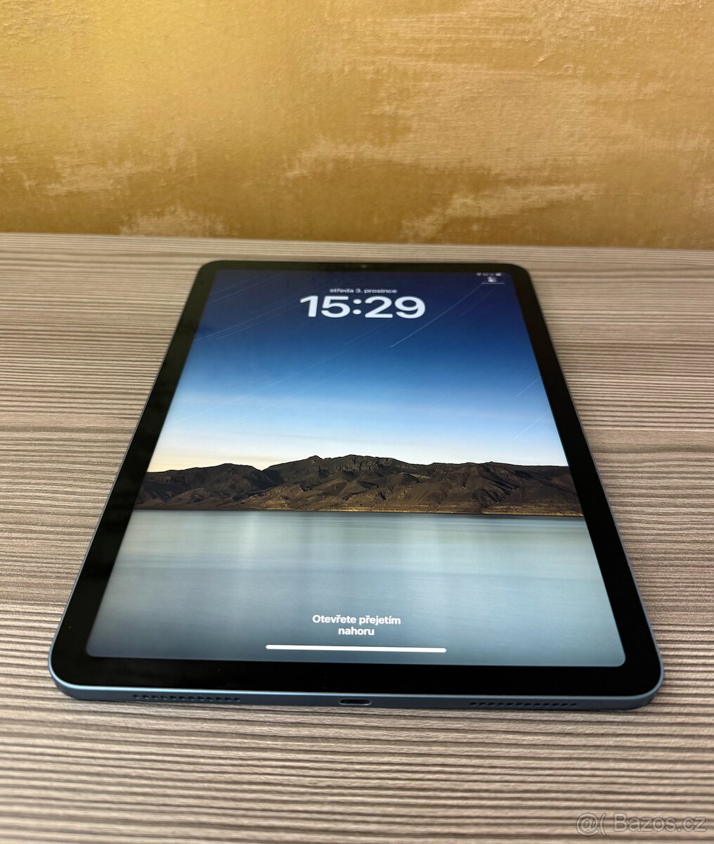 Apple iPad Air 10.9" 2022 M1 64GB modrá - 2