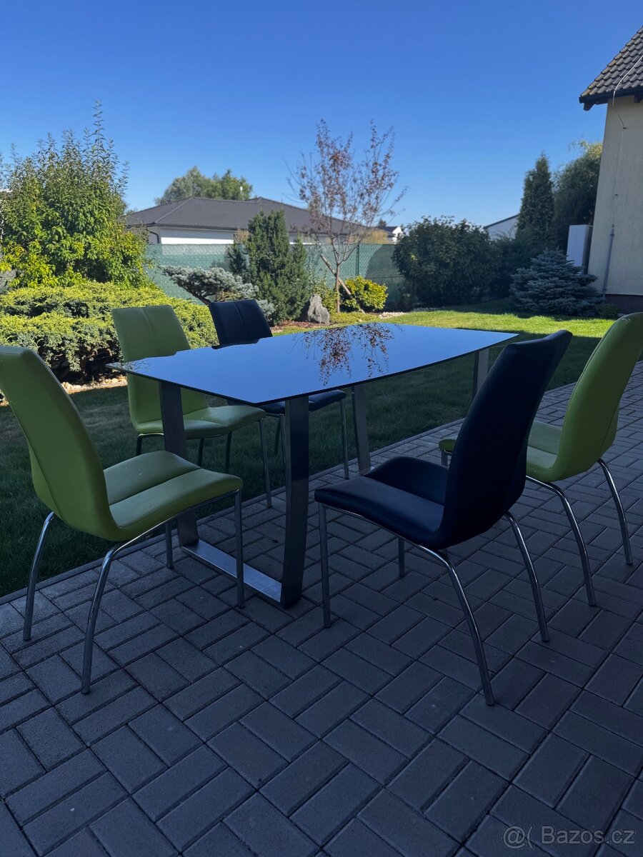 Jídelní stůl skleněný - 2