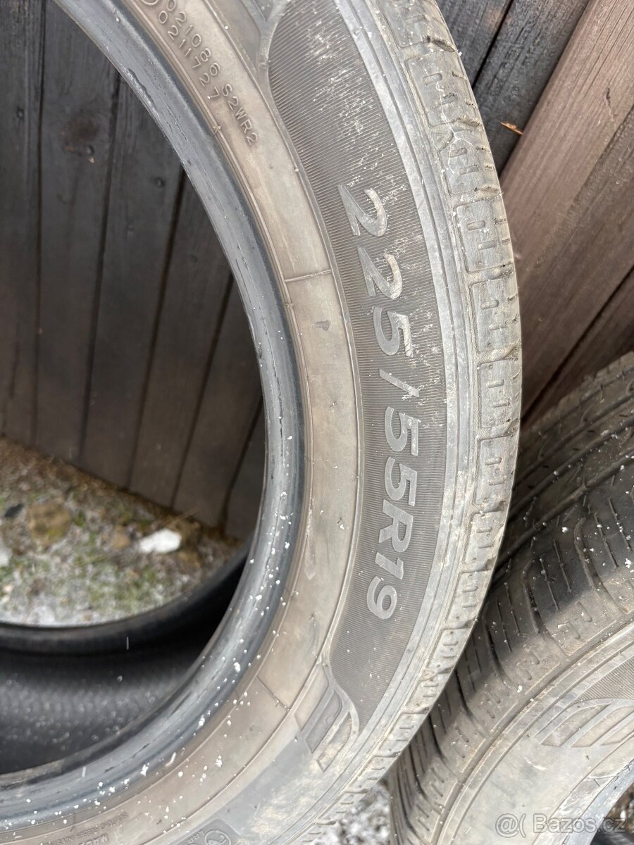 Goodyear efficientgrip 225/55 R19 99V - 2