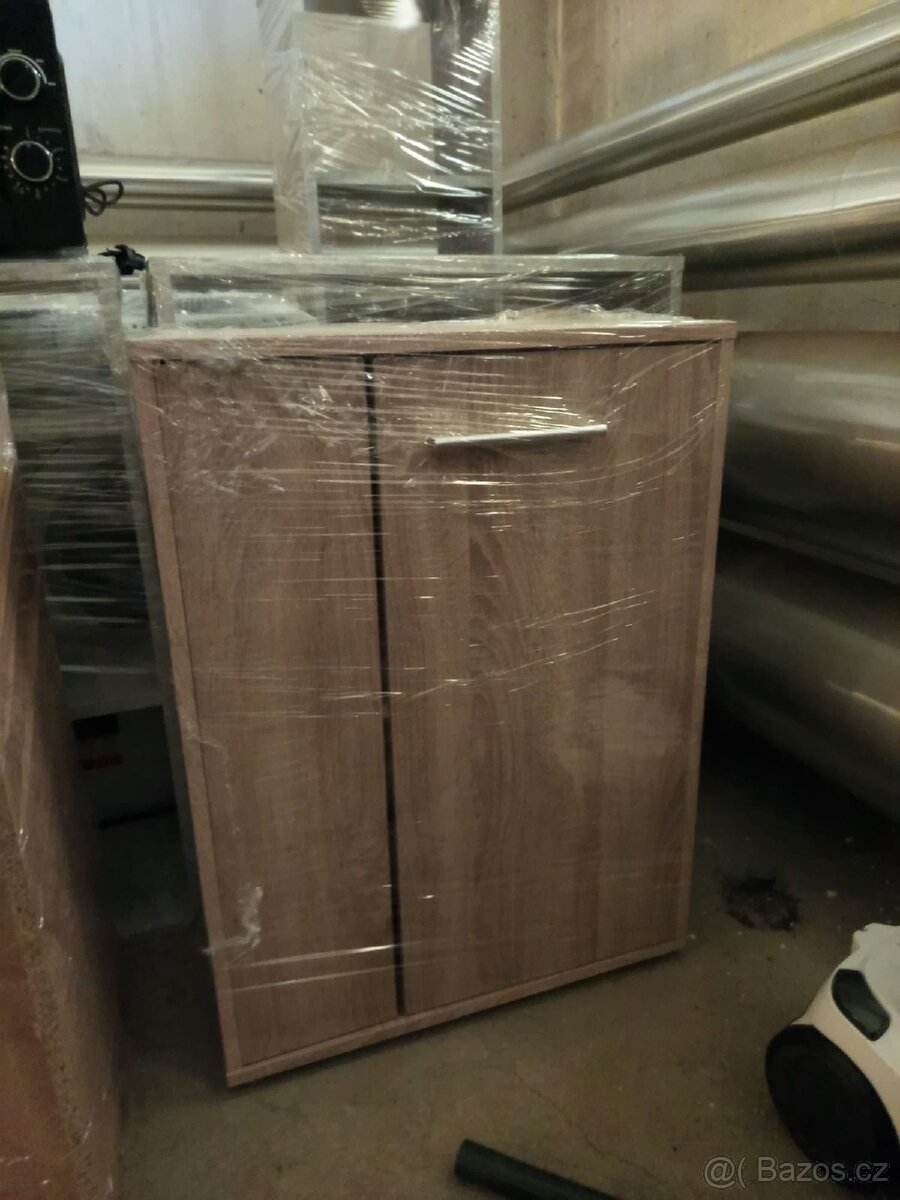 lednička, pračka, skříně - 2