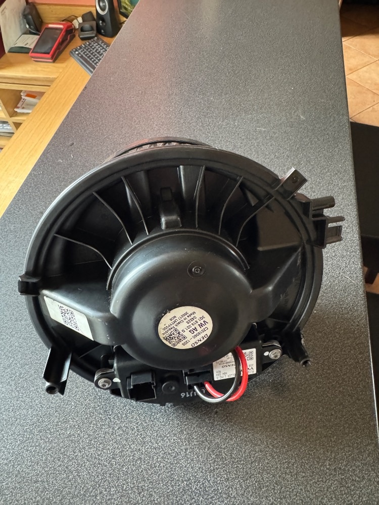 3Q1 819 021 D ventilátor topení škoda Superb 3 - 2