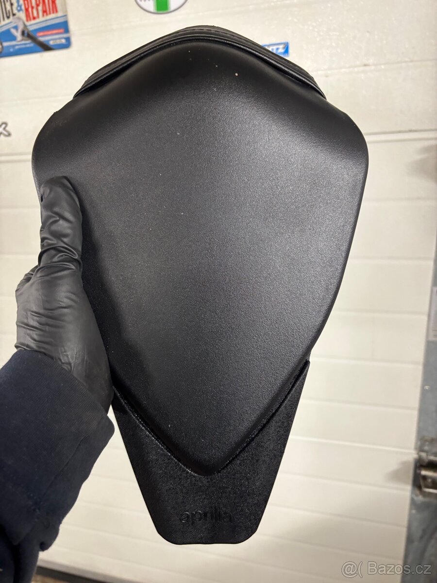 Zadní sedlo APRILIA TUONO V4 2016 - 2