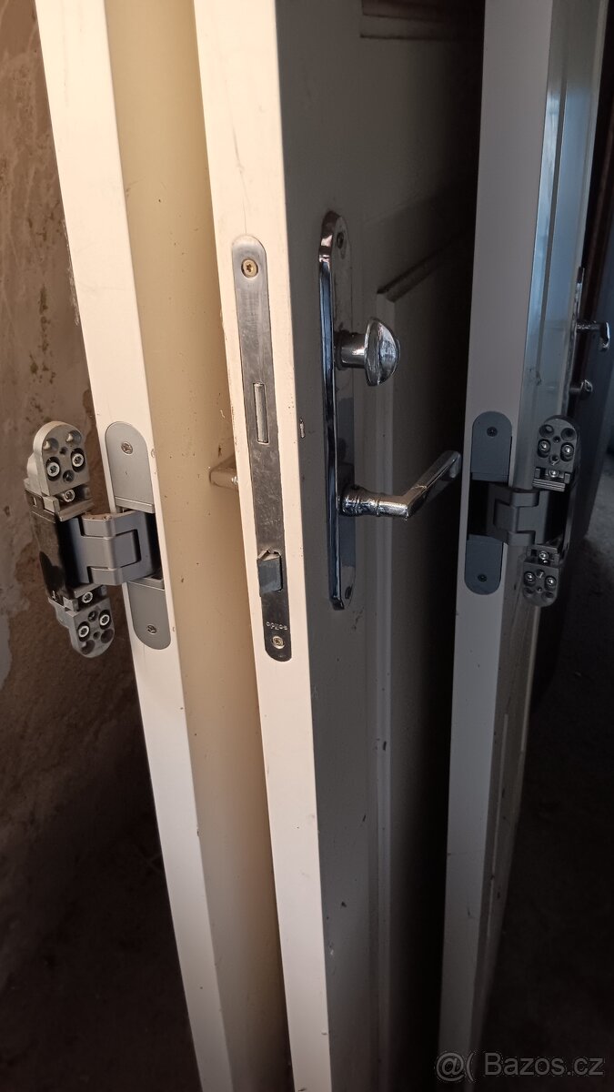 Vnitřní fazetové bílé dveře - 2