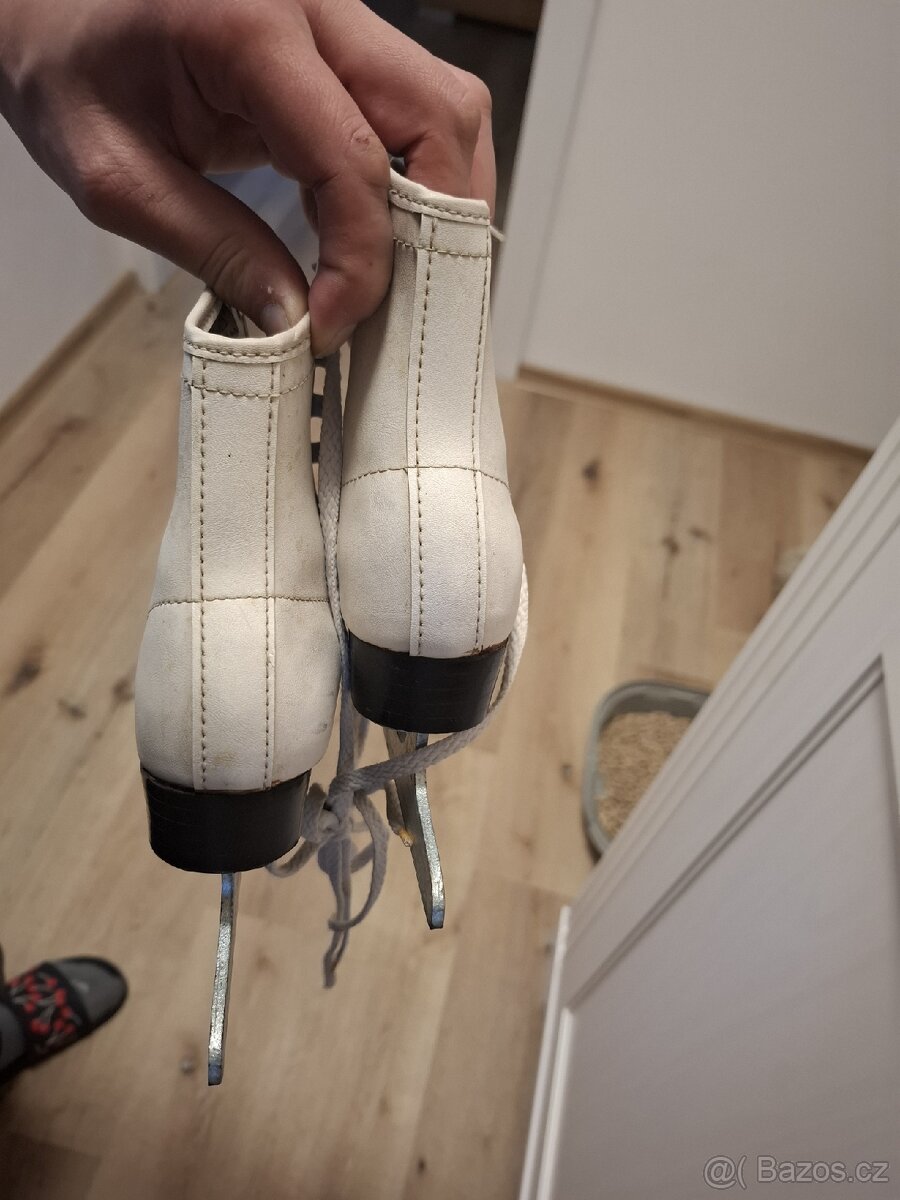 Dívčí brusle č.28 - 2