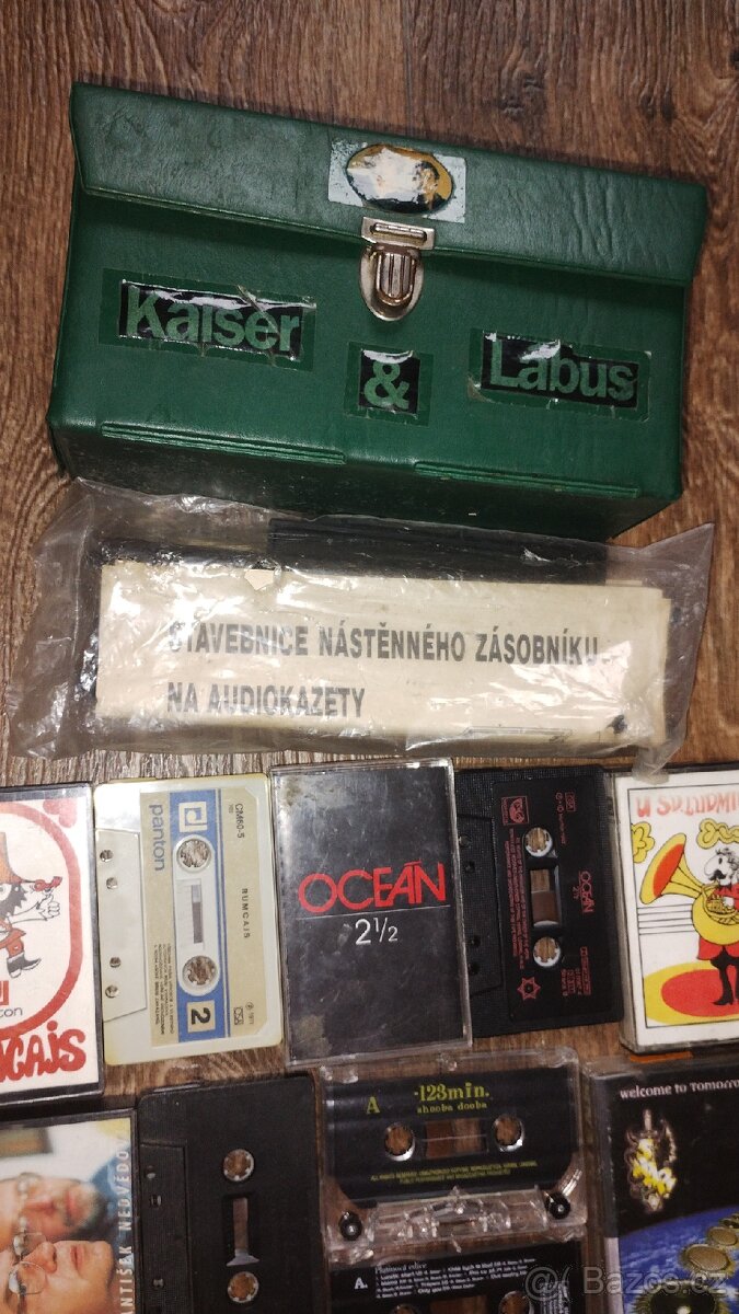 Kazety, stojan a krabice - 2